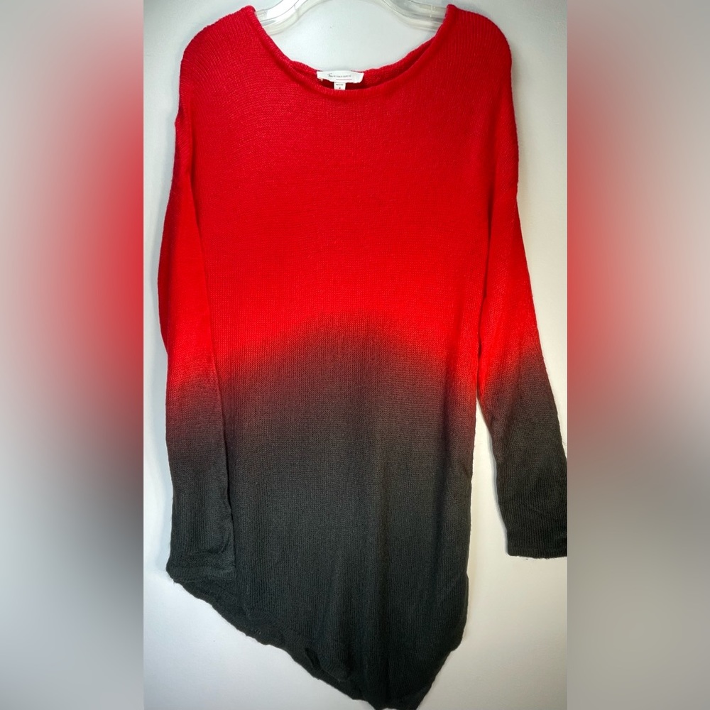 Two by Vince Camuto Black & Red ombre sweater | Medium
